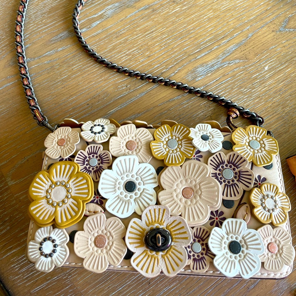 Excellent used condition- rare find Coach floral crossbody bag